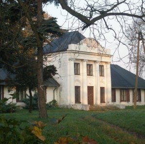 Dwór z XIX wieku na Mazowszu. SPRZEDANE