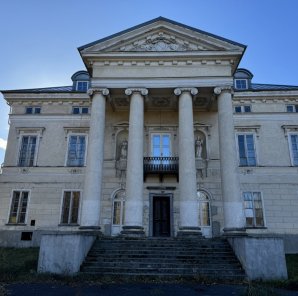 Pałac z pięknym parkiem 6