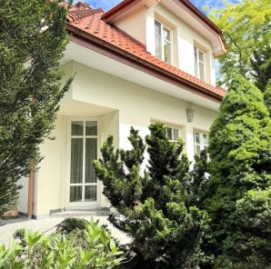 Dom z wyjątkowym ogrodem w Konstancinie Klarysewie  7