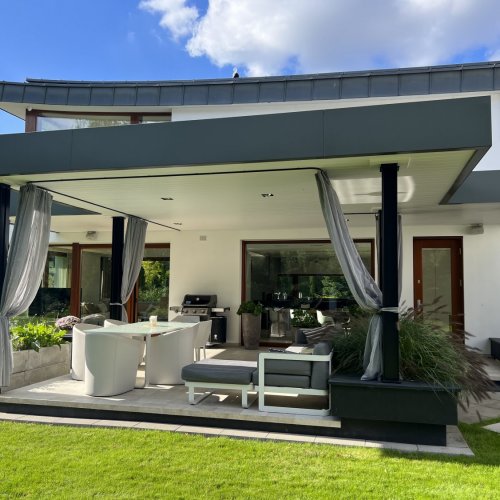 Nowoczesna rezydencja z basenem w Konstancinie 9