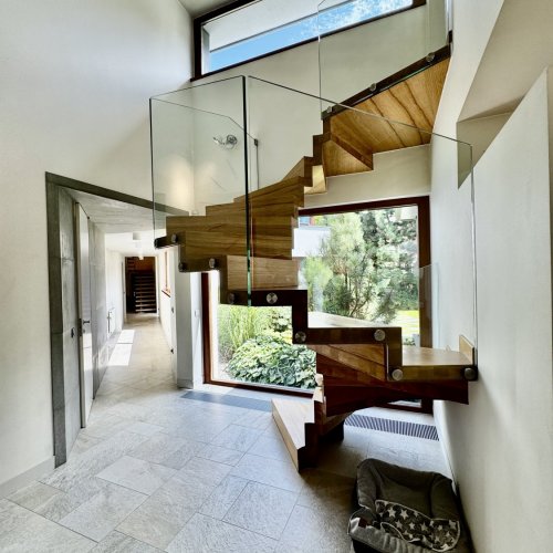 Nowoczesna rezydencja z basenem w Konstancinie 4