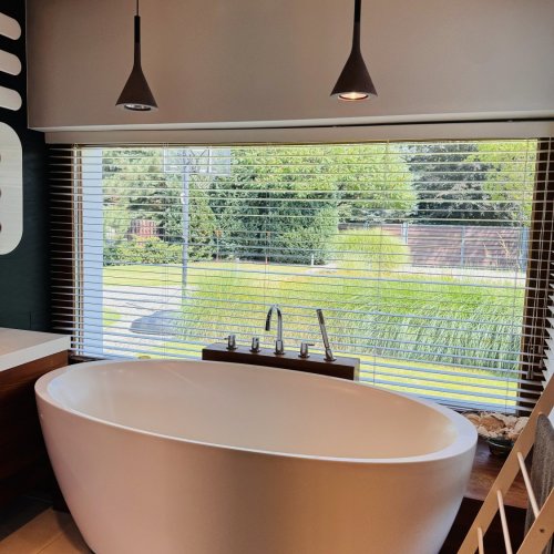 Nowoczesna rezydencja z basenem w Konstancinie 7