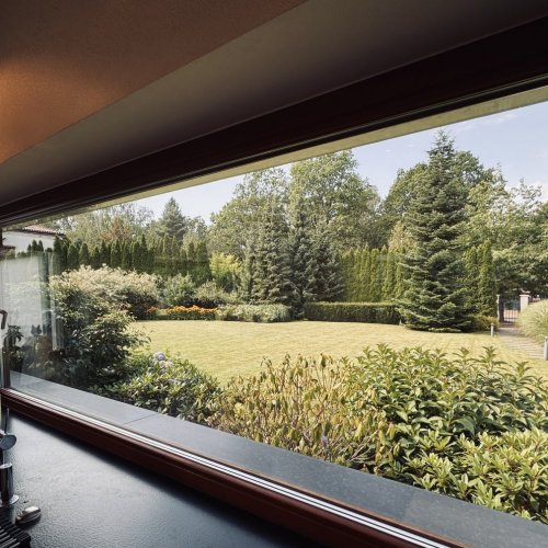 Nowoczesna rezydencja z basenem w Konstancinie 3